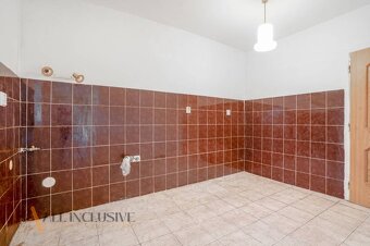 ALL INCLUSIVE | NA PREDAJ STARŠÍ RD NA 914 M² POZEMKU, MALÉ  - 11