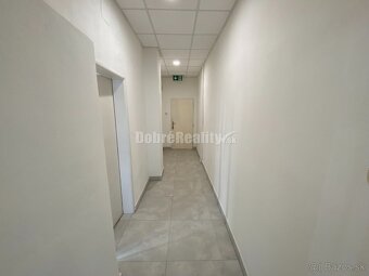 Na prenájom  pekný obchodný priestor o rozlohe 250m2 v Rimav - 11