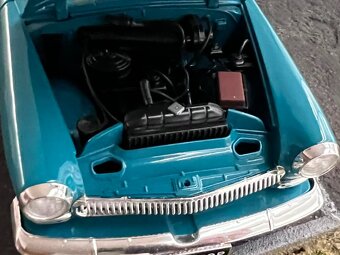 1:18 VOLGA GAZ 21R - Tyrkysová -  IST Models - 11
