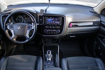 Outlander PHEV Plugin Hybrid 2,0 - 11