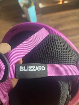 Lyže+lyžiarky+prilba+paličky - 11