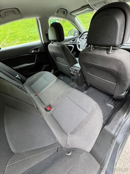 Opel Insignia 2.0 CDTI 130k Cosmo - 11