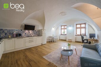 NA PREDAJ: Dom so 6 nájomnými bytmi v centre Levoče, záhrada - 11