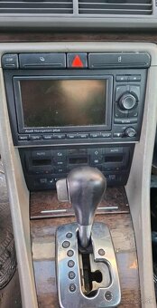 Predám Audi A4 B7 3.0TDI Quattro Full Vybava Automat Sedan - 11