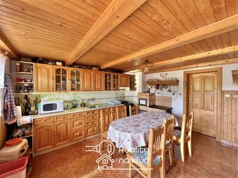 Na predaj krásna zariadená chata s vinohradom - Trávnica - 11