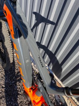 Predám karbonový celoodpružený elektrobicykel veľkosť L - 11