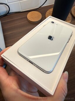 iPhone SE 2020 64GB - 11