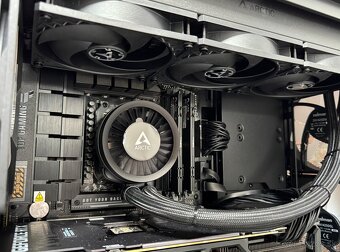 Ryzen 7 9800X3D\96GB\RTX 4090\SSD\1200W Zdroj - 11