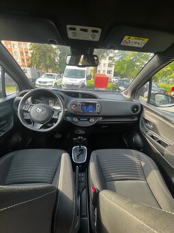 Toyota Yaris hybrid CVT - 11