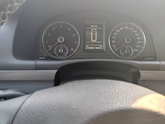 Volkswagen Touran benzín - 11