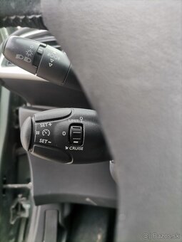 Citroën C3 1.4 benzín panoramatické sklo - 11