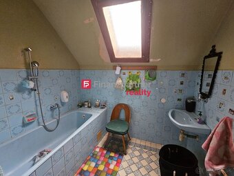 Znížená cena - Na predaj starší dvojgeneračný dom s veľkým p - 11
