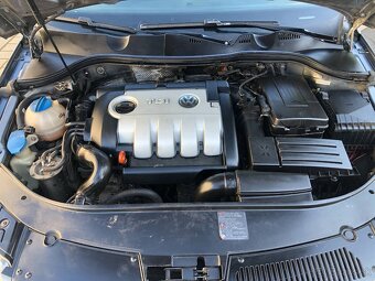 Volkswagen Passat B6 2.0 TDI 4MOTION - 11