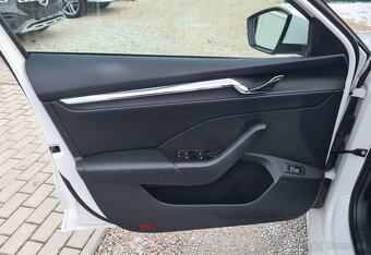 ŠKODA OCTAVIA COMBI 2.0 TDI SCR STYLE DSG - 11