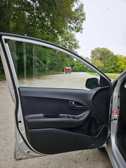 Kia Picanto 1.0i benzín 2012 - 11