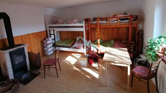 Dva malebné vidiecke domy na rozľahlom pozemku (1,6ha) v osa - 11