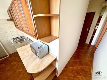 NA PREDAJ 1 IZBOVÝ BYT, 33M2, UL. J.MUDROCHA, SENICA - 11