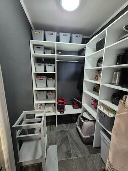 EXKLUZÍVNY 3-IZBOVÝ BYT S KOMPLETNÝM ZARIADENÍM A SMART TECH - 11