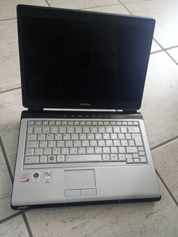 Toshiba satellite U300-154 - 11
