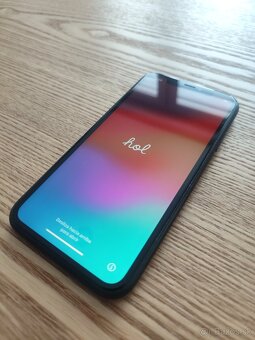 iPhone XR black - super stav v záruke - 11
