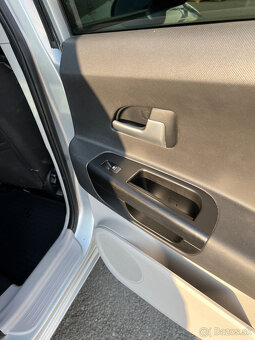 Predám KIA Ceed SW 1.6 CRDi (85 kW) Combi - 11