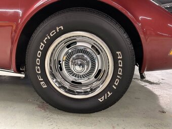 Chevrolet Corvette Stingray z roku 1974 - 11