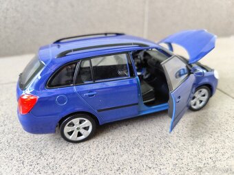 Predám nerozbalený model Škoda FABIA COMBI 2009 modrá farba - 11