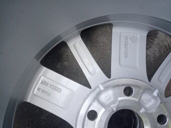 VW Golf 7 15"..195/65 R15 XL originál hliníkové disky - 11