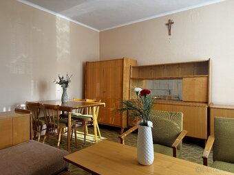 NA PREDAJ: Udržiavaný podpivničený vidiecky domček, Poruba - 11