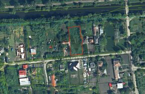 13 ÁROVÝ POZEMOK PRI KOMÁRNE S VÝHĽADOM NA JAZIERKO - 11