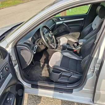 Škoda Octavia Combi 2.0 TDI Elegance facelift " RS " - 11