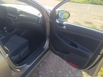 HYUNDAI  TUCSON 1.6 CRDI STYLE ,4x4  , 38661 Km  TOP STAV - 11