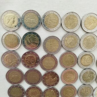 koruny a 2 eurovky a stara minca - - - 11