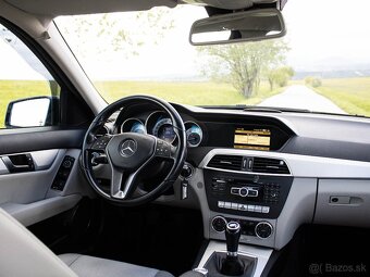 Mercedes-Benz C trieda 180 Sedan - 11