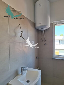 Novostavba apartmánu s výhľadom na more Chorvátsku-Privlaka - 11