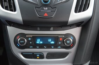 Ford Focus Array 1.6 SR voz - 11