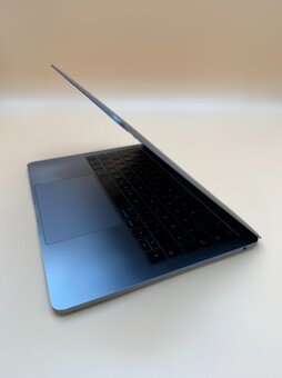 MacBook Pro 13 2017 i5 / 8GB RAM / 256GB SSD - 11