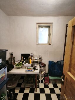 PONÚKAM NA PREDAJ RODINNÝ DOM V BELUŠI - 11