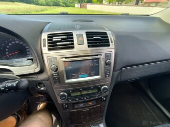 Toyota Avensis 2.2 D-CAT - 11