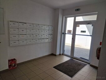 Kramáre, 2-izbový krásny slnečný byt 72 m2 + gar. státie. - 11