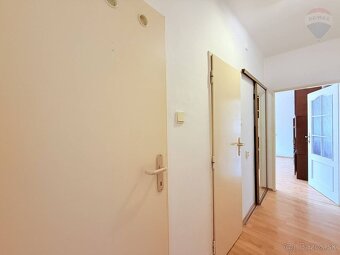 REZERVOVANÝ 2 izbový  byt v centre mesta Humenné. - 11