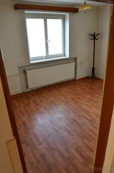 PREDÁM - rodinný dom Hrachovište Nové Mesto nad Váhom - 11