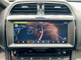 Jaguar F-Pace 2.0D I4 240k R-Sport AWD A/T - 11