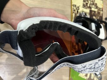 Snowboard + vybavenie - 11