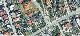 Predám RD s veľkým rovinatým pozemkom 1606m2 - 11