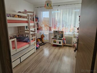 Predám slnečný priestranný 3-izbový byt v Novej Bani (74 m²) - 11