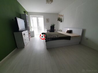 Veľkometrážny rodinný dom s hosťovským domom - 11