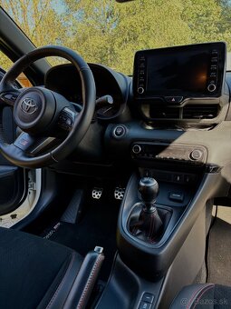 TOYOTA GR YARIS - 11