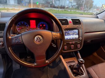 Volkswagen Golf - 11
