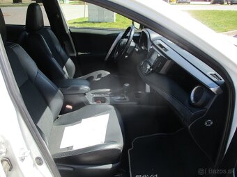 TOYOTA RAV4 2.5Hybrid 145 kW Executive e-CVT 2016 - 11